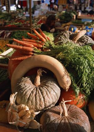信濃屋はウイスキーなどを扱う酒屋です